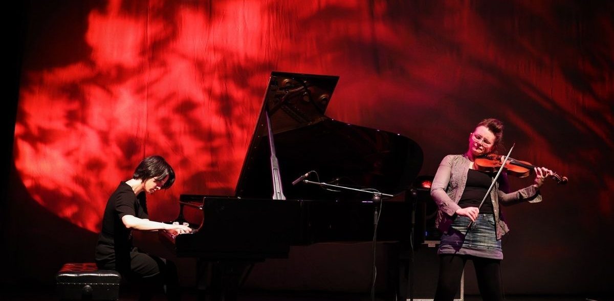 Izumi Kimura (piano), Cora Venus Lunny (violin) at Jazz Connective, Project Arts Centre, 2019. Image by Maarit Kytoharju.
